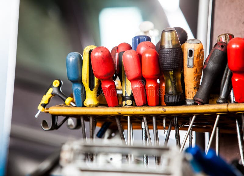 10 Fundamental Devices and Toolkits For Vehicle Maintenance